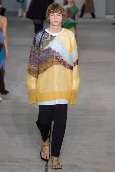 Look 48